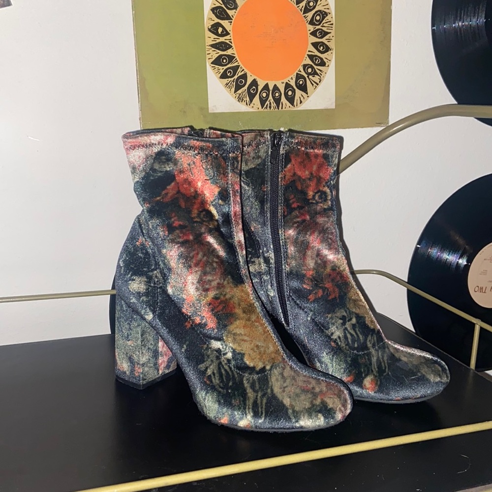 Zip Up Velvet Floral Pattern Ankle Heel Boots